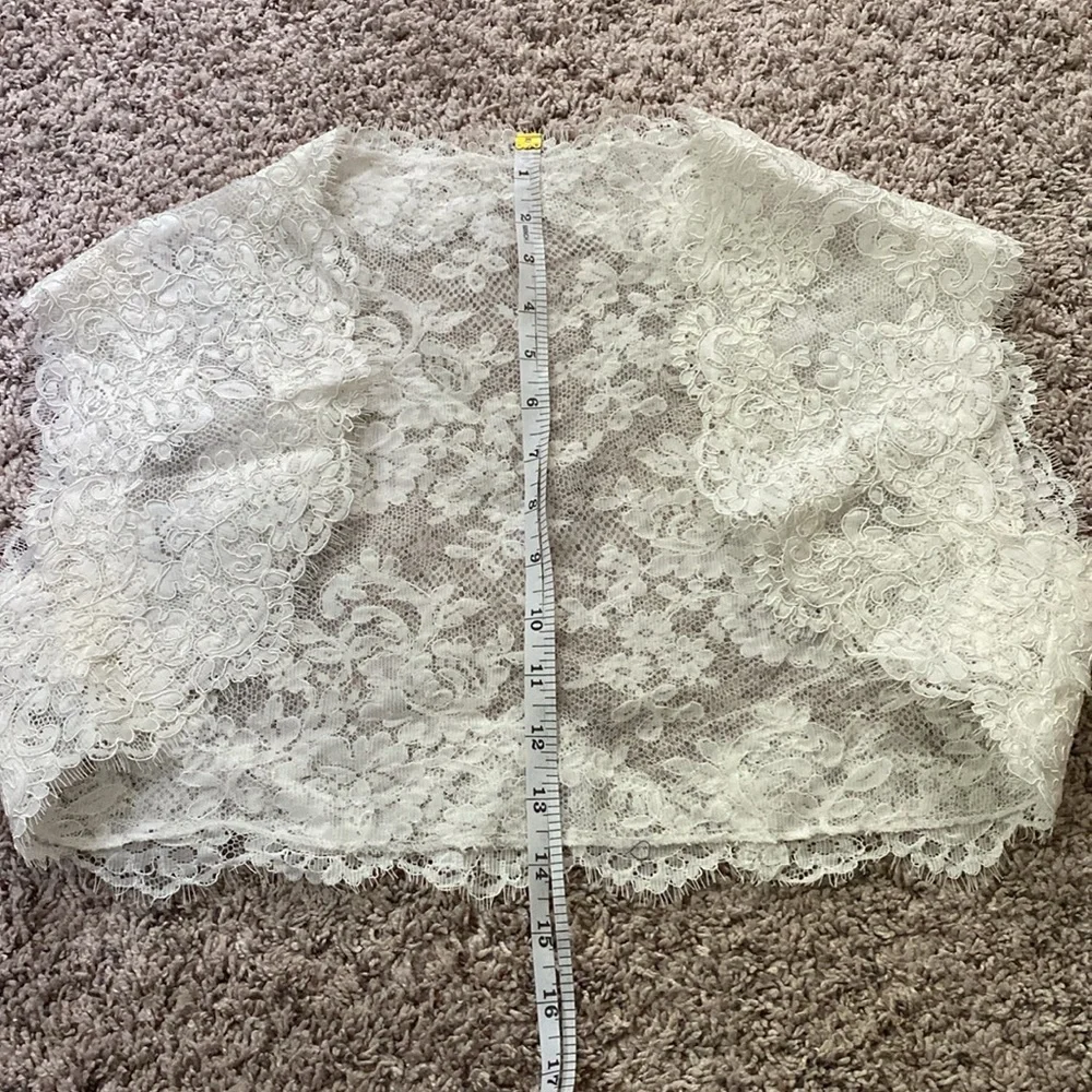 Handmade Lace Shrug/Shaw - Picture 3 of 6